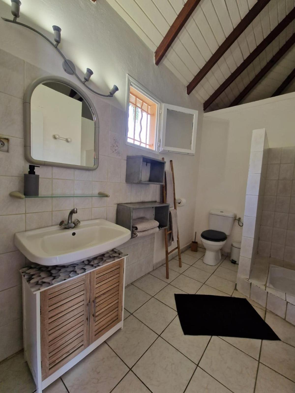gîtes THO KOBA Saint-Claude Extérieur photo