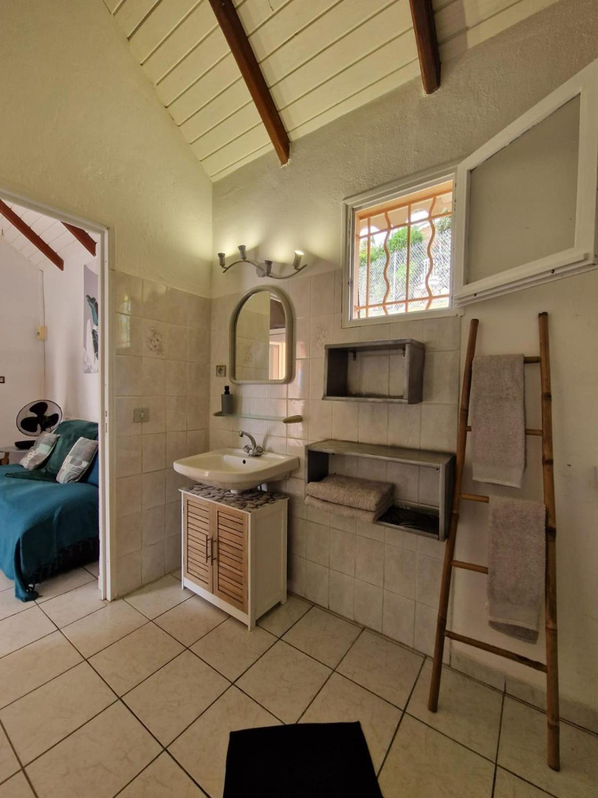 gîtes THO KOBA Saint-Claude Extérieur photo