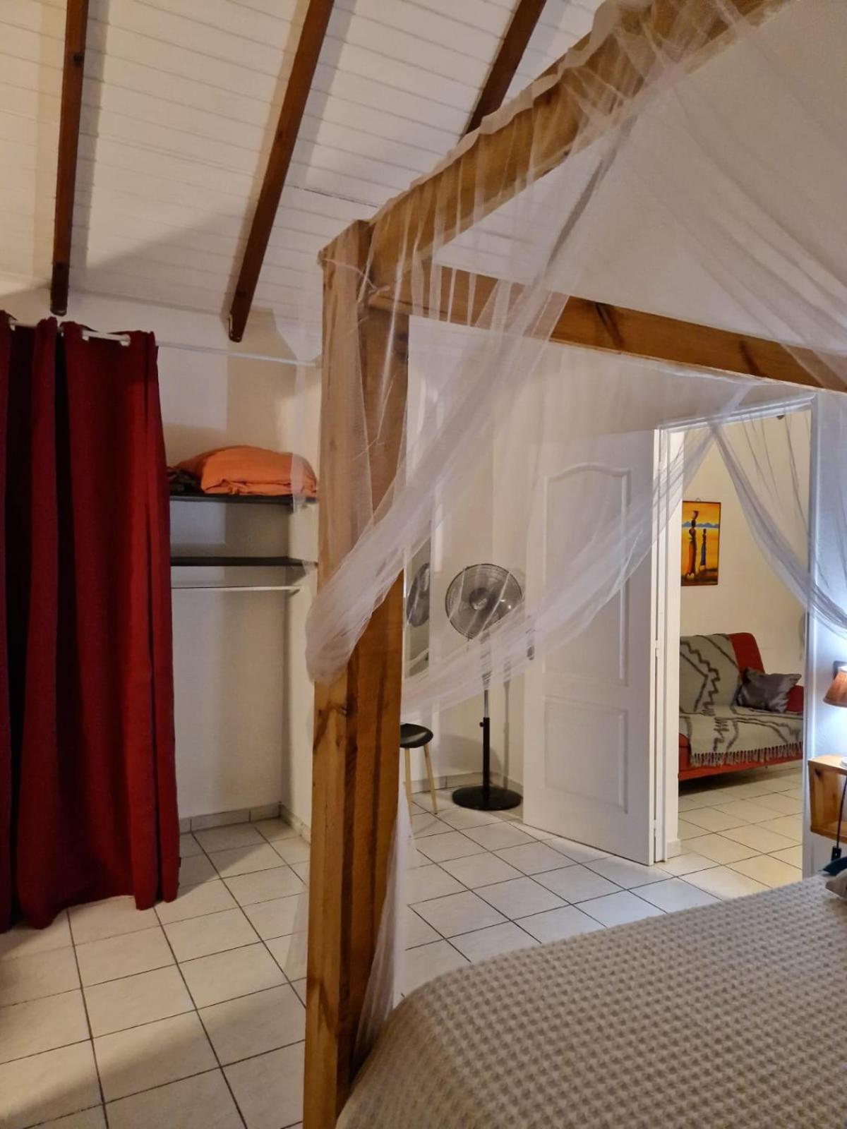 gîtes THO KOBA Saint-Claude Extérieur photo