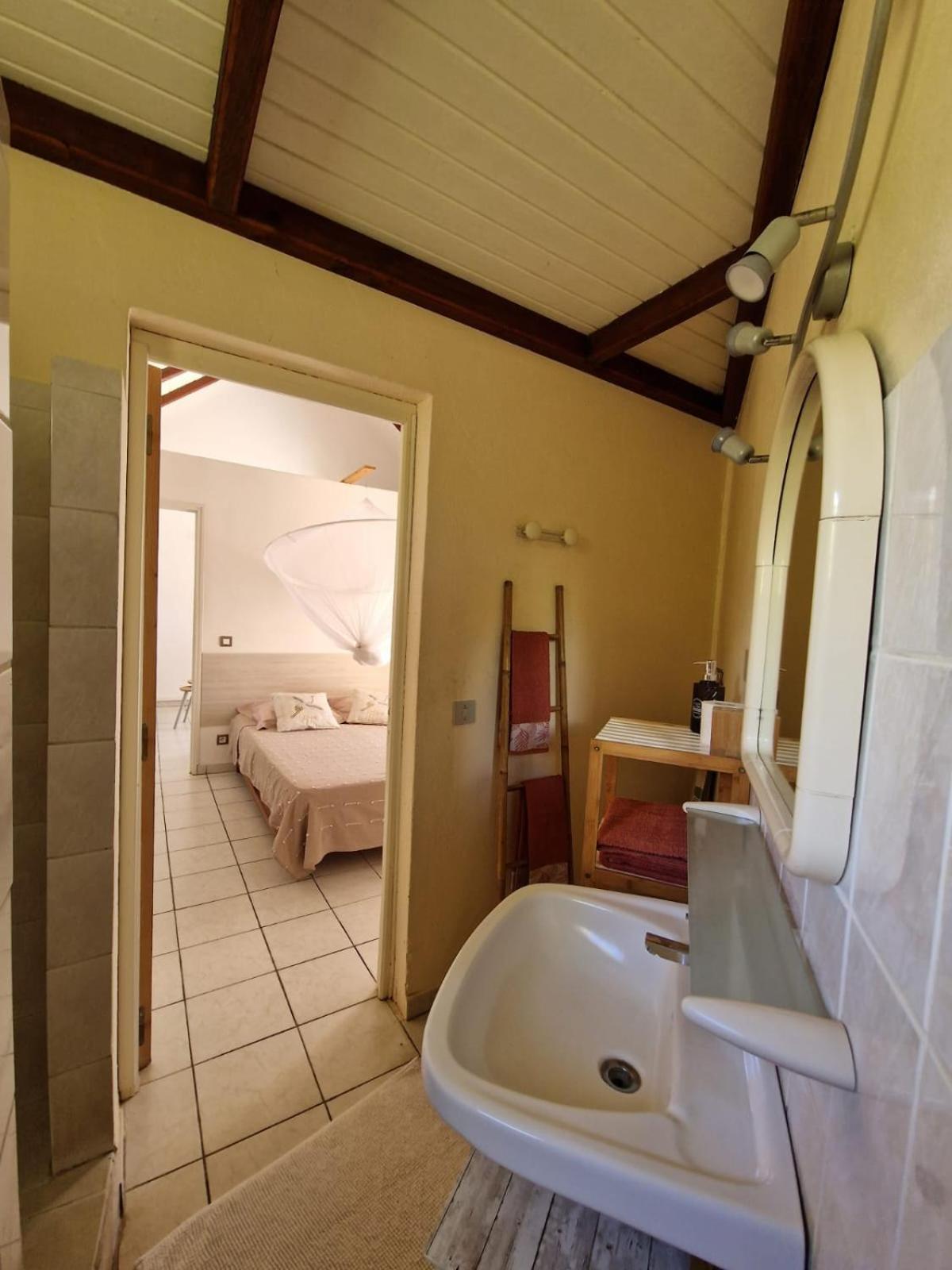 gîtes THO KOBA Saint-Claude Extérieur photo