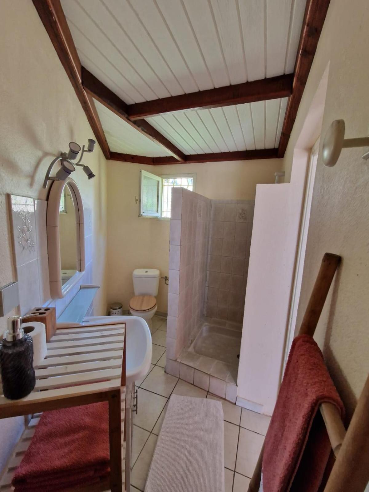gîtes THO KOBA Saint-Claude Extérieur photo