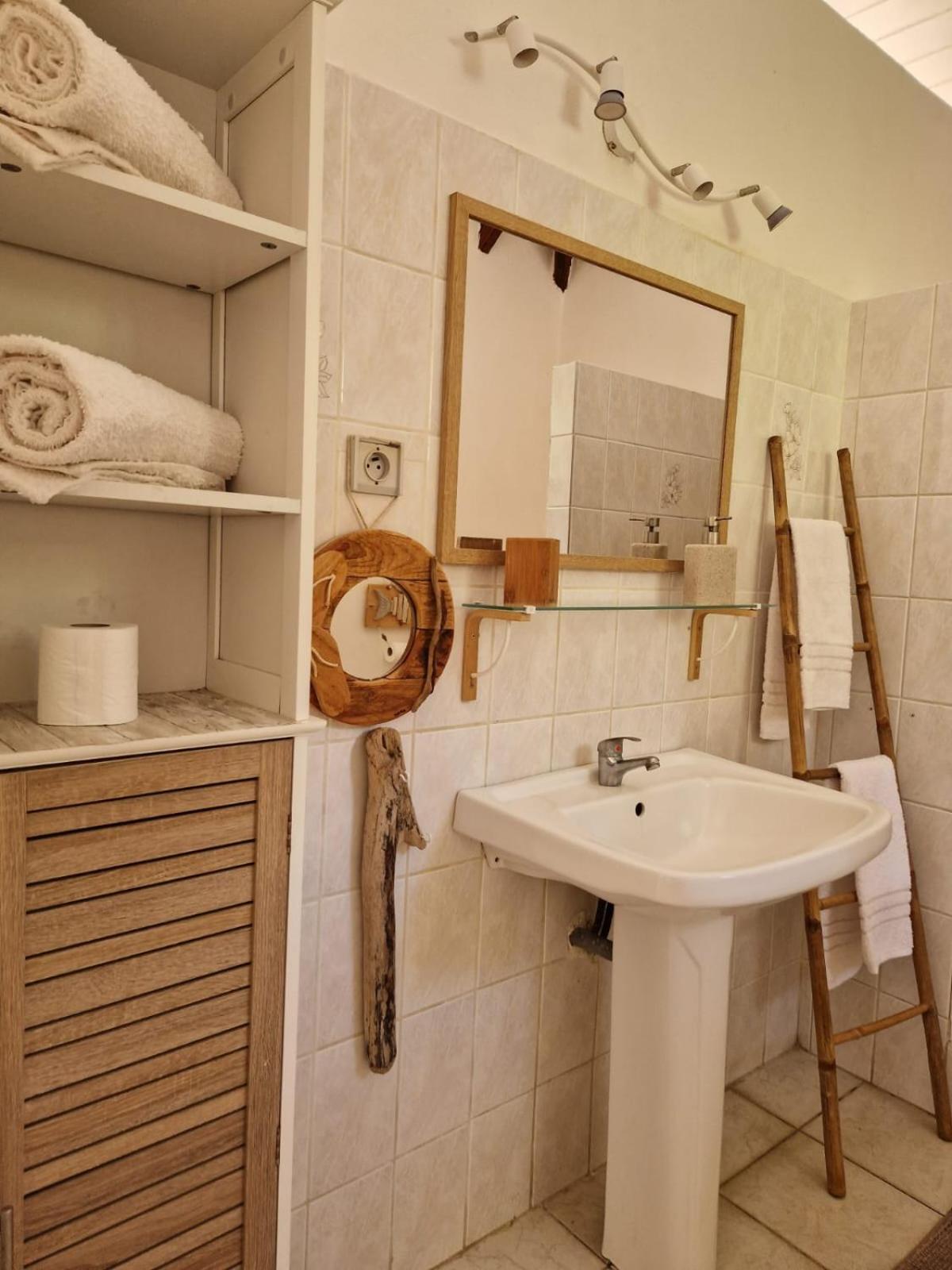 gîtes THO KOBA Saint-Claude Extérieur photo