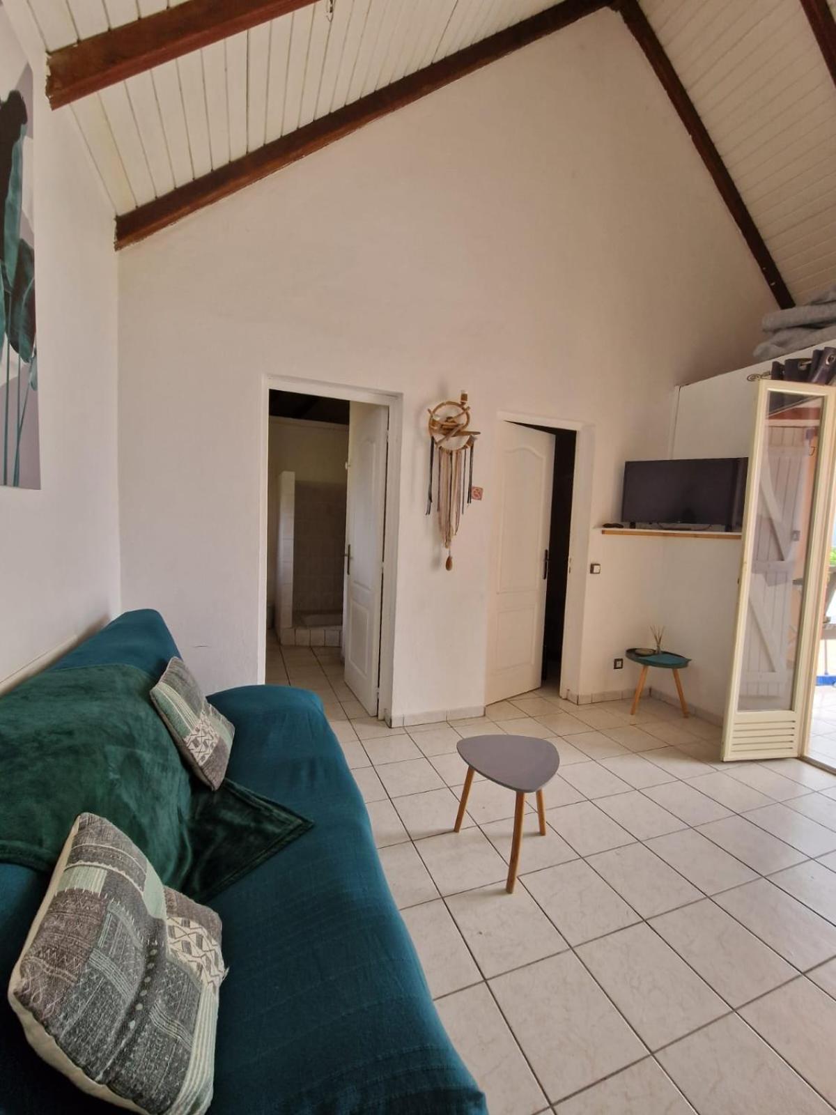 gîtes THO KOBA Saint-Claude Extérieur photo
